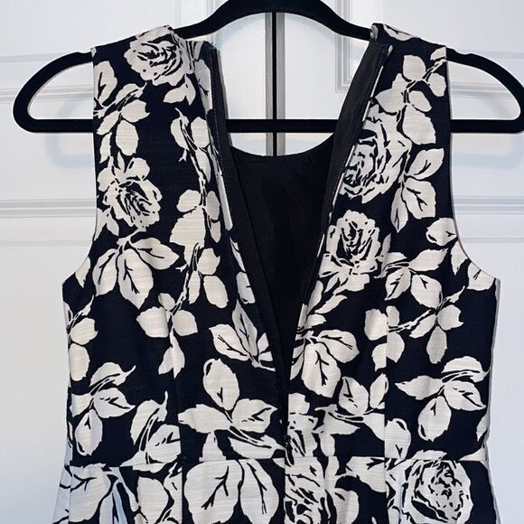 Talbots black and white floral dress size 4 - Picture 9 of 9